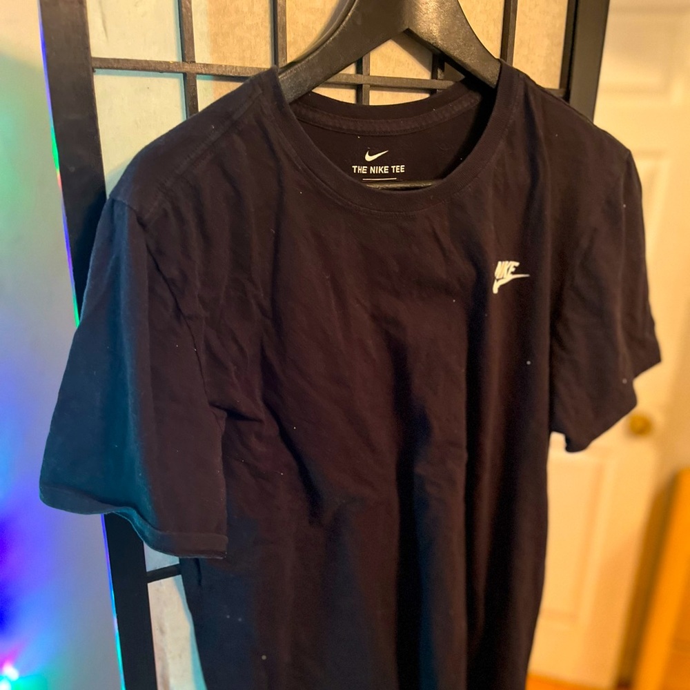 Nike men’s size medium The Nike Tee